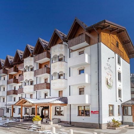 Hotel Rosa Alpina Андало Екстериор снимка
