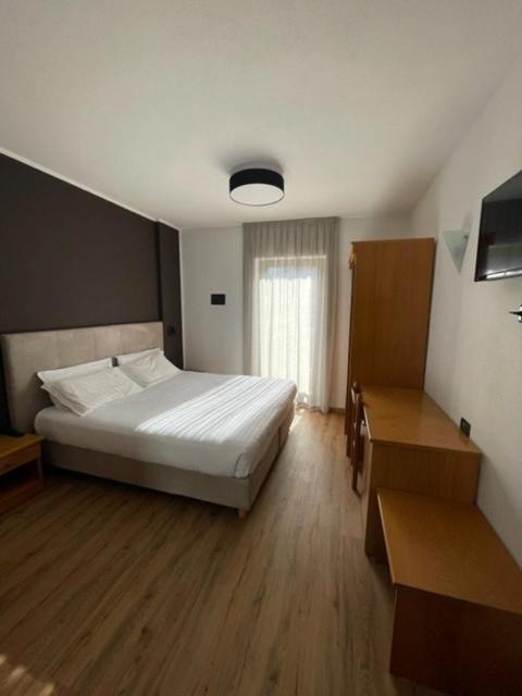 Hotel Rosa Alpina Андало Екстериор снимка