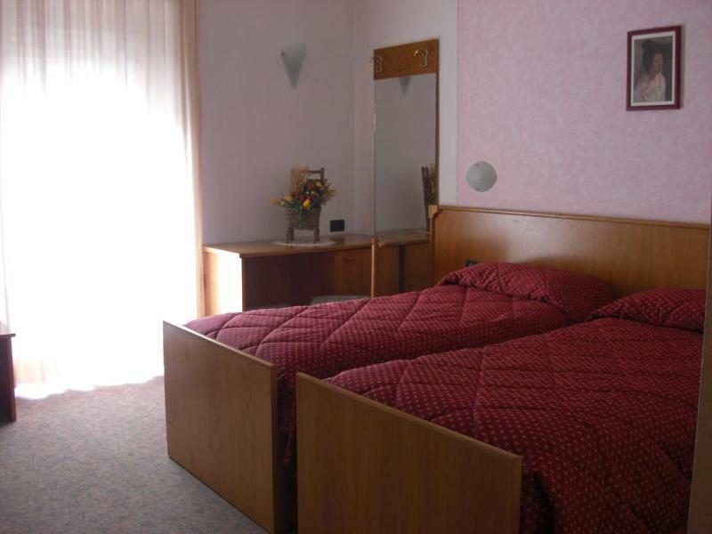 Hotel Rosa Alpina Андало Екстериор снимка