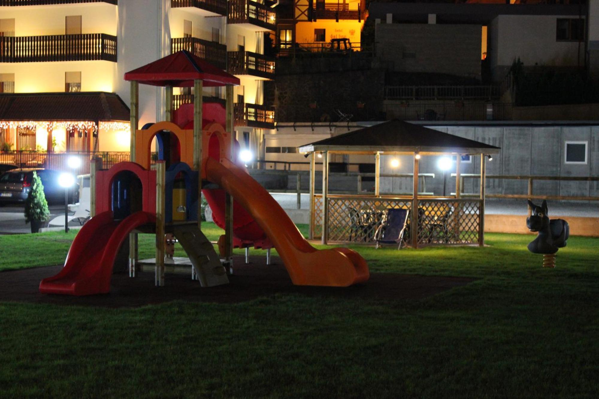 Hotel Rosa Alpina Андало Екстериор снимка