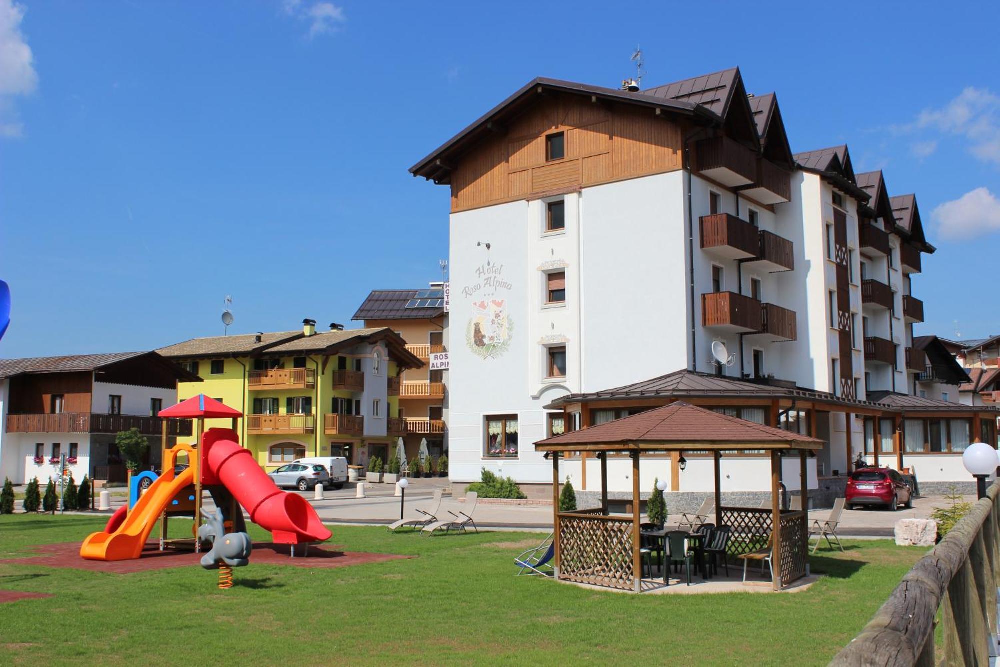Hotel Rosa Alpina Андало Екстериор снимка