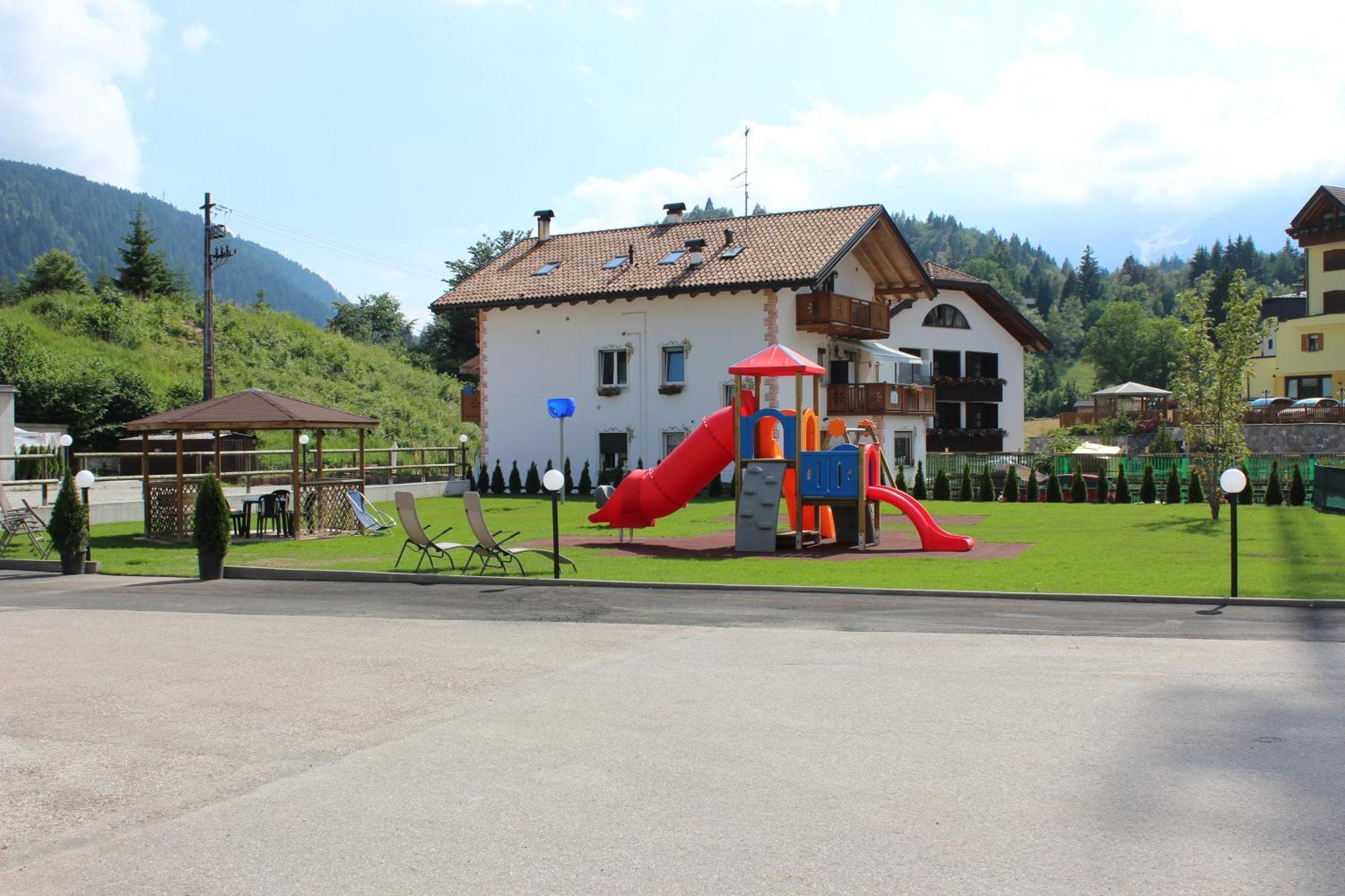 Hotel Rosa Alpina Андало Екстериор снимка