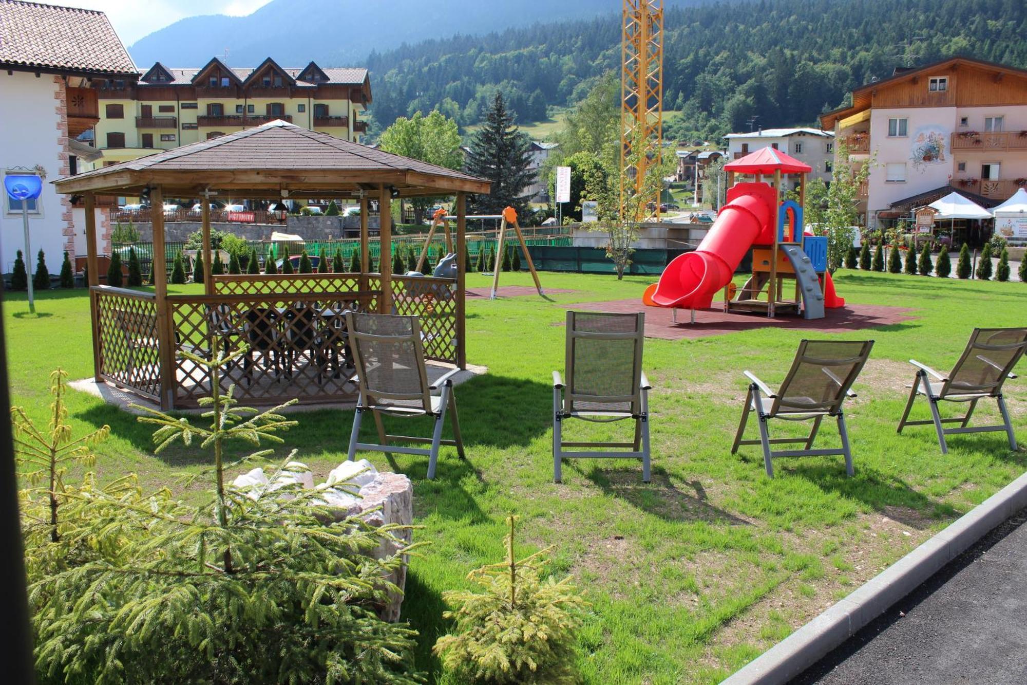 Hotel Rosa Alpina Андало Екстериор снимка