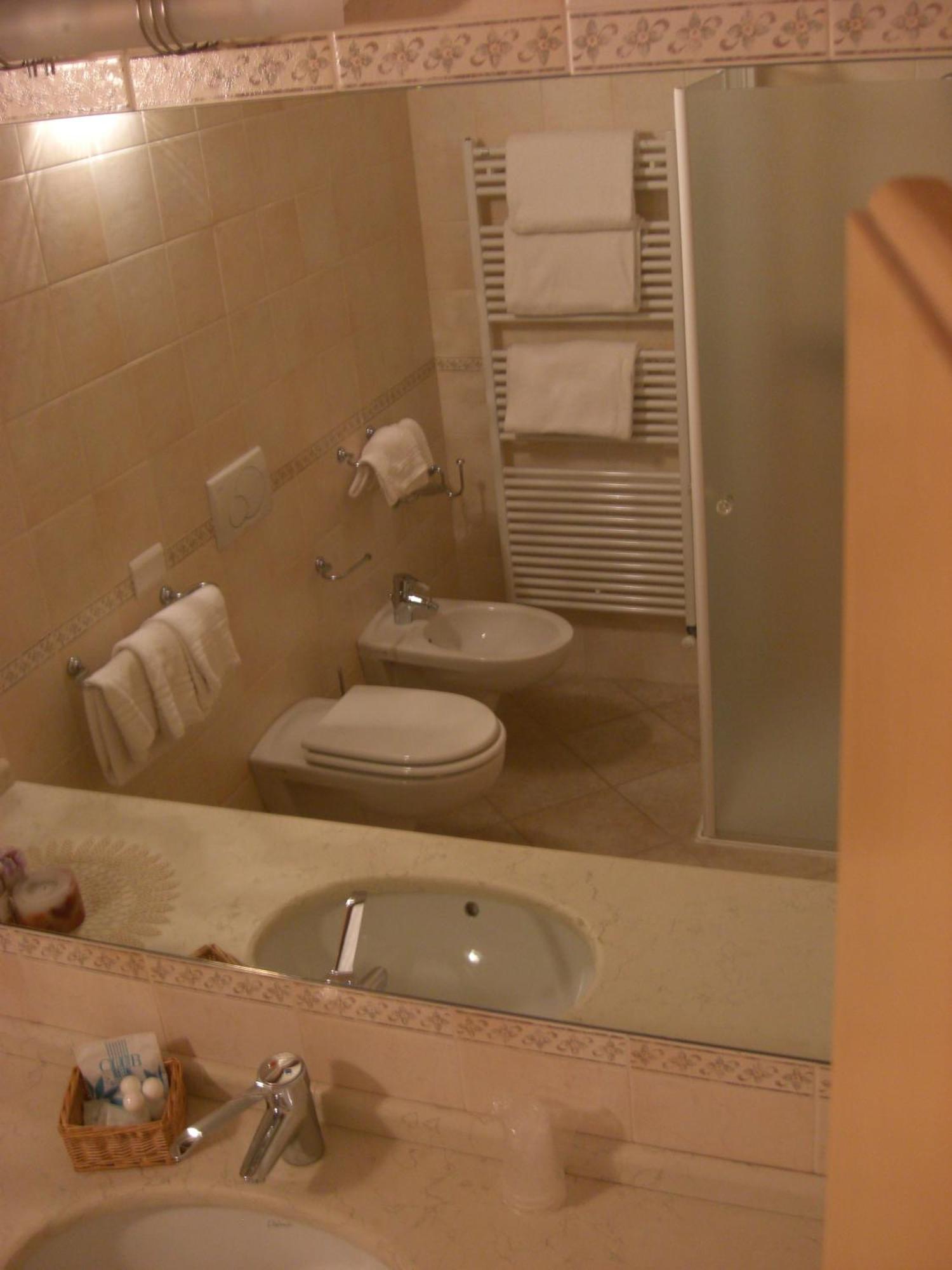 Hotel Rosa Alpina Андало Екстериор снимка