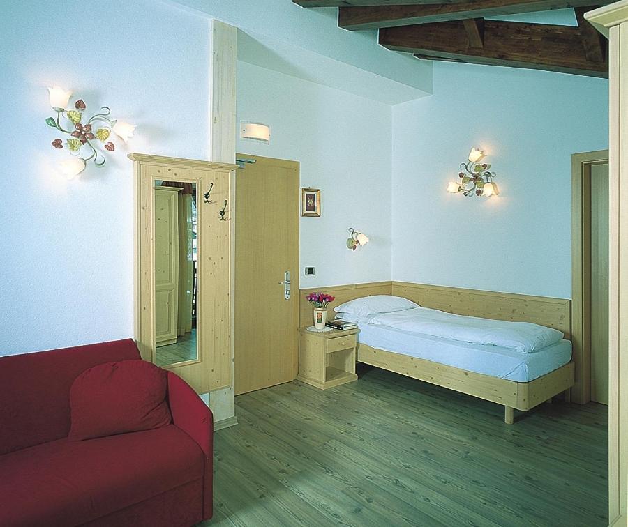 Hotel Rosa Alpina Андало Екстериор снимка