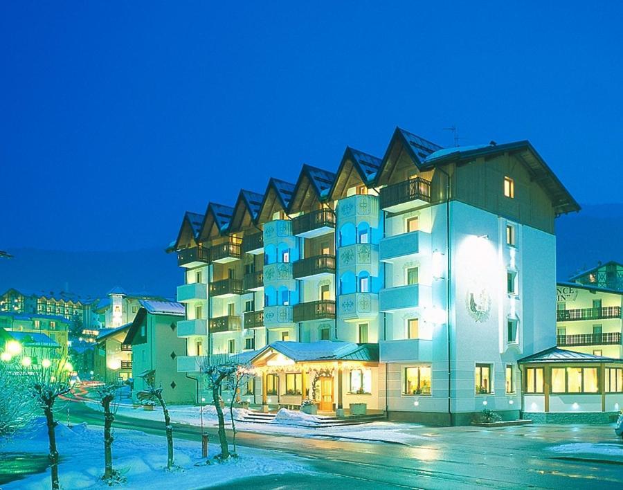 Hotel Rosa Alpina Андало Екстериор снимка