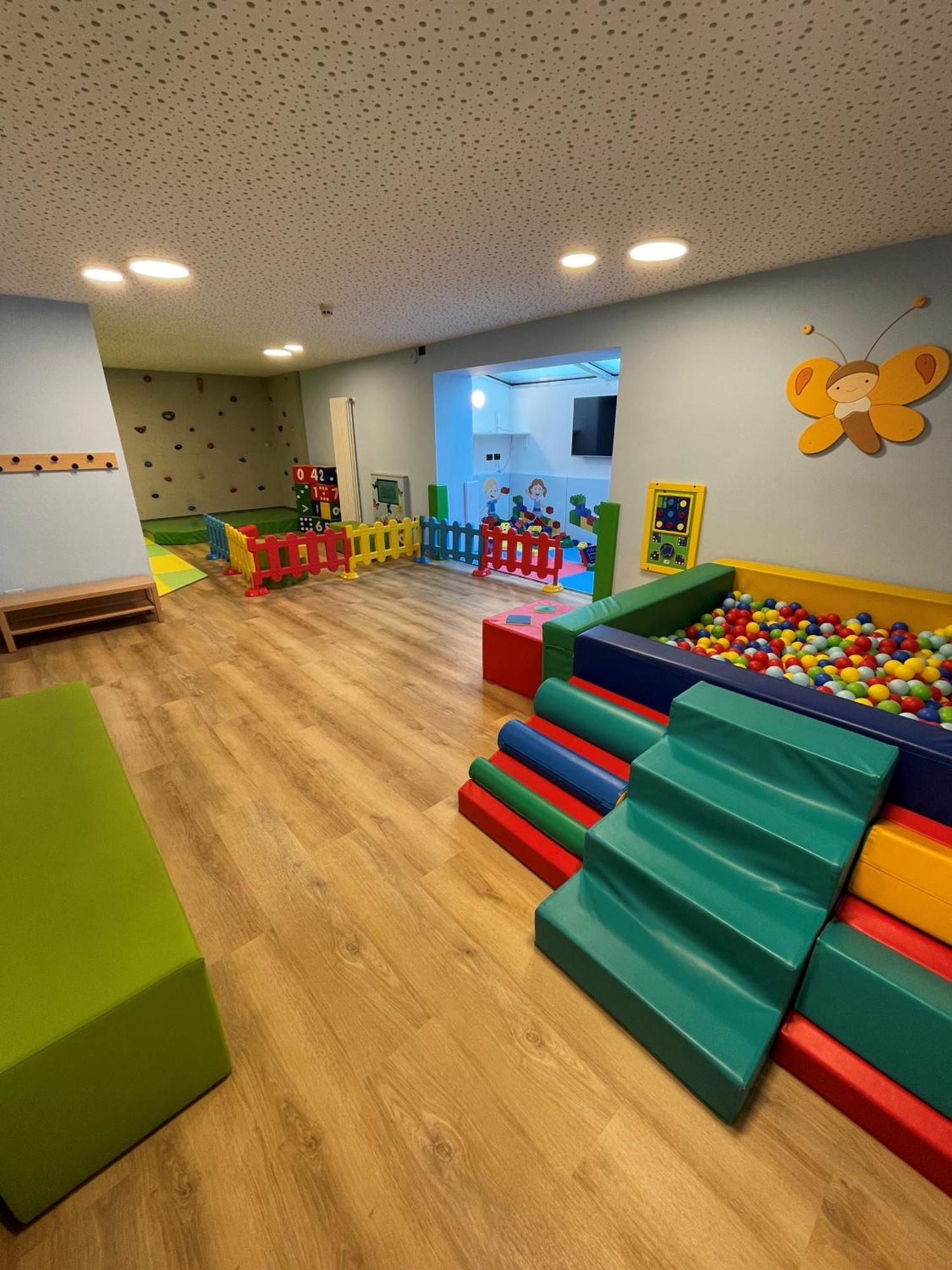 Hotel Rosa Alpina Андало Екстериор снимка