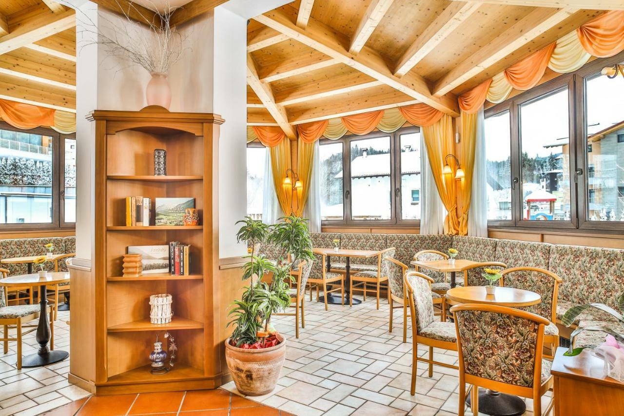 Hotel Rosa Alpina Андало Екстериор снимка