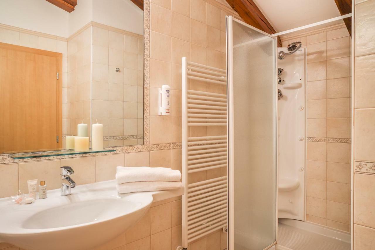 Hotel Rosa Alpina Андало Екстериор снимка